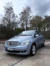 Mercedes-Benz B 200 -