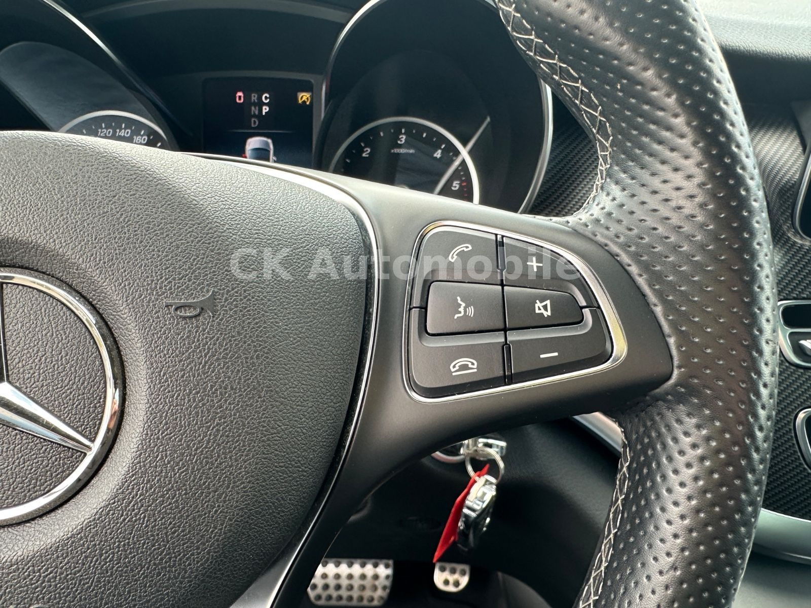 Fahrzeugabbildung Mercedes-Benz V 300d 4 Matic AVANTGARDE AMG-Line/6 Sitze/Pano