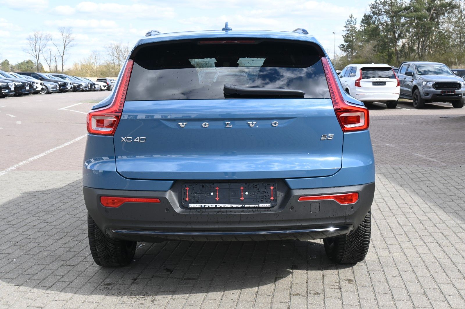 Fahrzeugabbildung Volvo XC40 B3 DKG Ultra Dark*FSHZG*PANO*360°*ACC