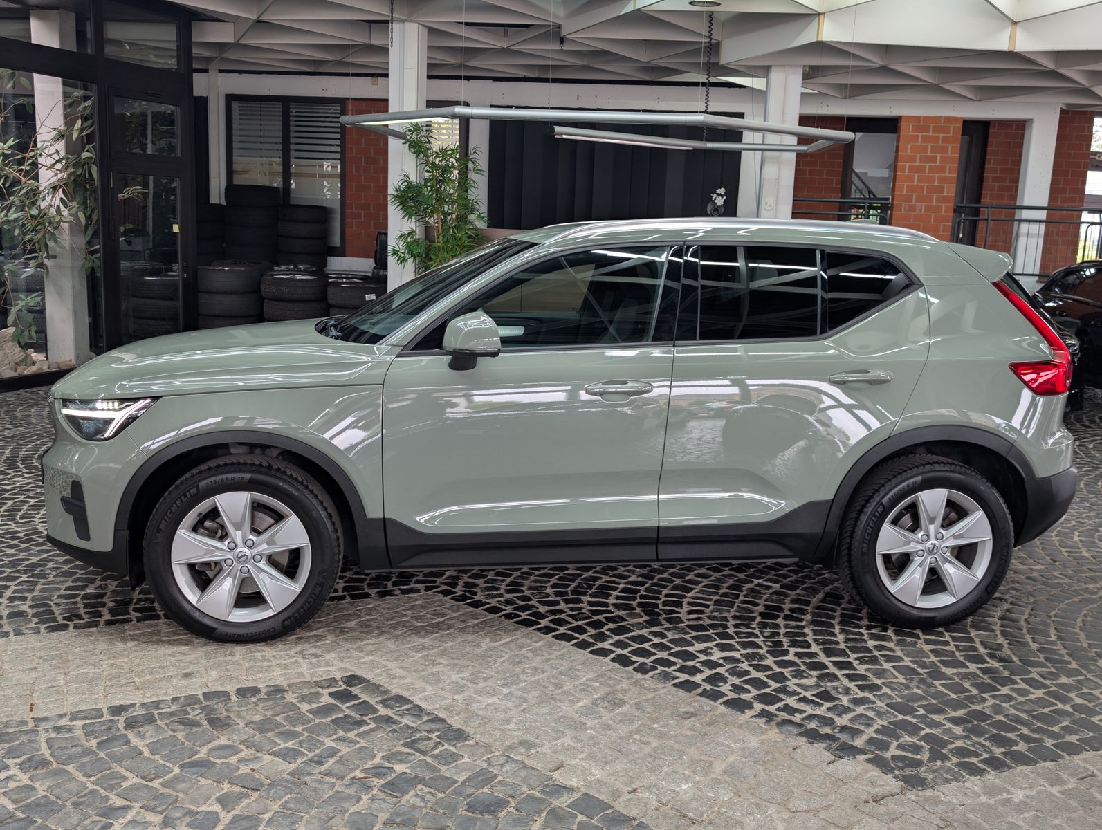 Fahrzeugabbildung Volvo XC40 B3 Core Winter-Pk. LED*VC*KEYLESS*SOUND*18"