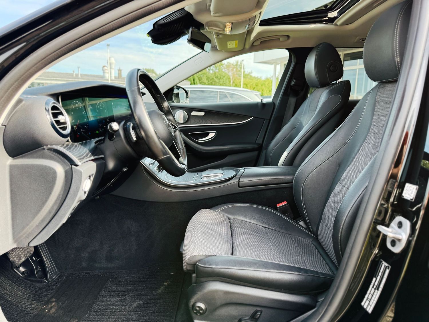 Fahrzeugabbildung Mercedes-Benz E 300 T de AVANTGARDE-NIGHT, Distronic, RFK, AHK