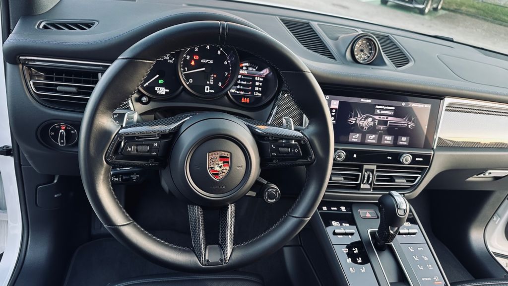 PORSCHE Macan 2024
