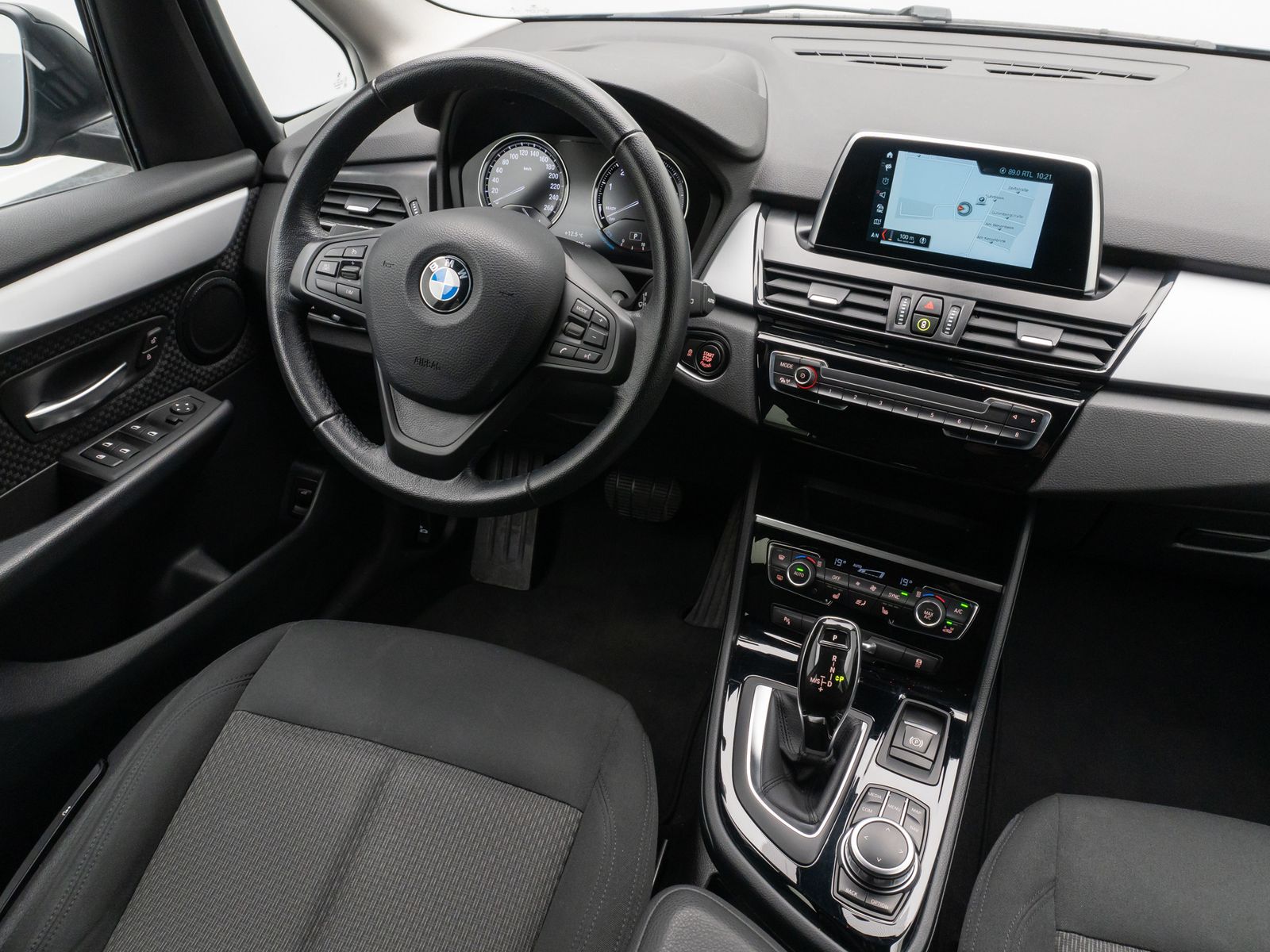 Fahrzeugabbildung BMW 218i Active Tourer LED Navi Kamera ParkAs Komfor