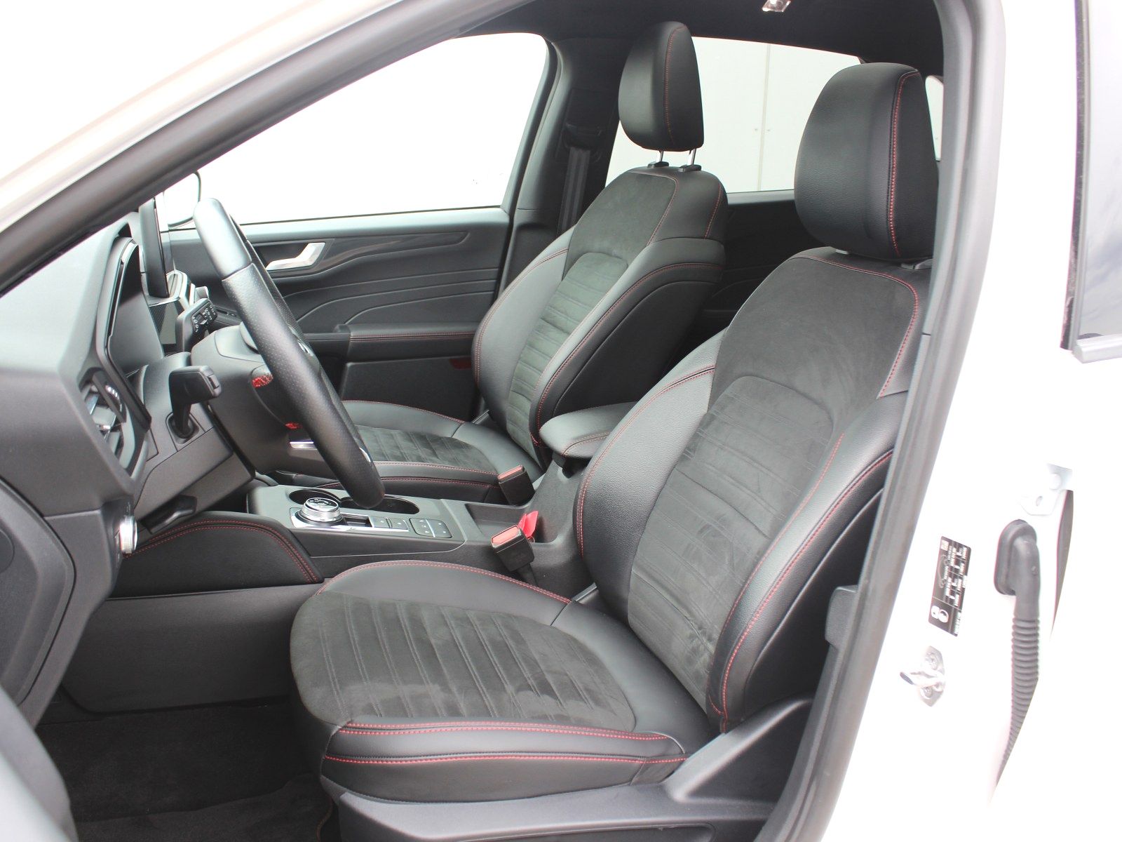 Fahrzeugabbildung Ford Kuga Plug-In Hybrid ST-Line X 2,5 Duratec