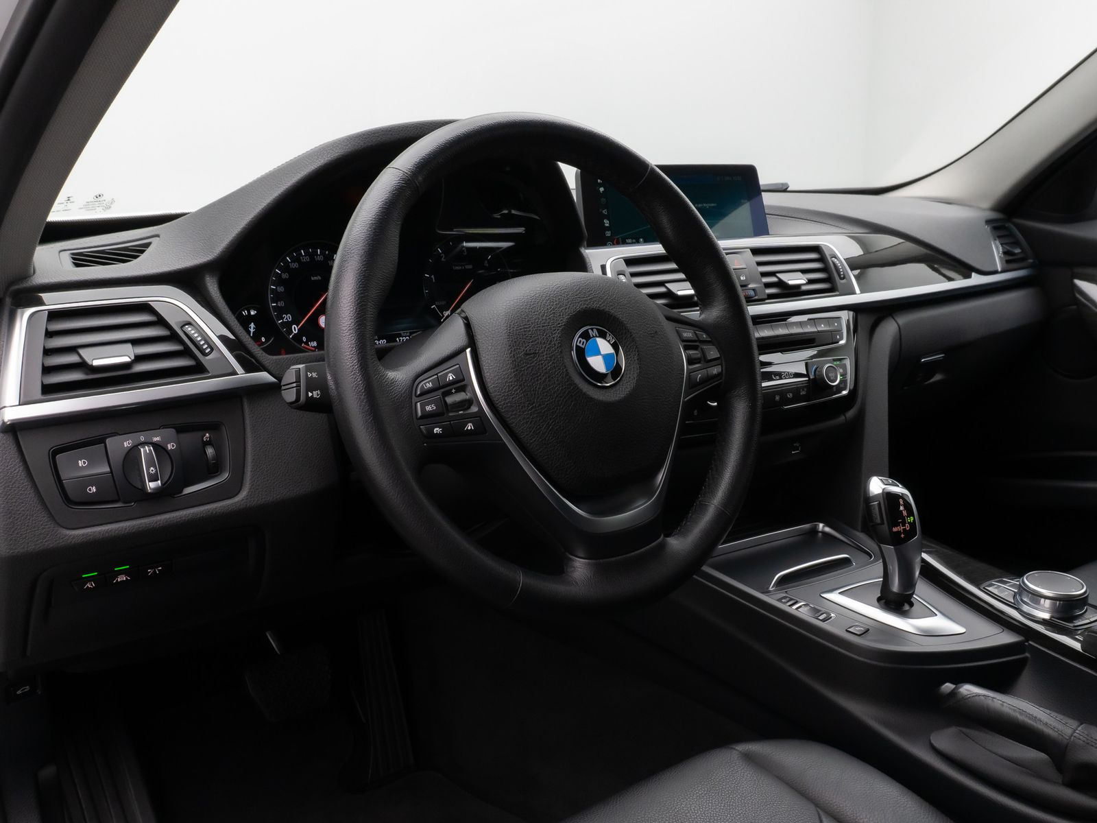 Fahrzeugabbildung BMW 320d Luxury Line Kamera HUD HiFi Stop&Go Komfort