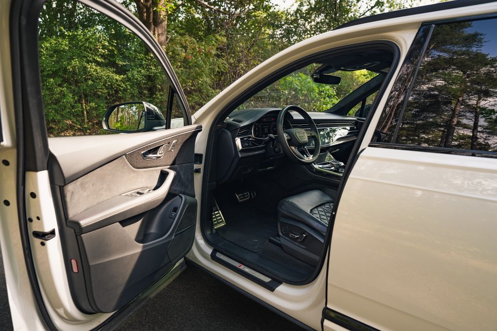 AUDI Q7 50 TDI competition plus*AHK*HU*B&O*PANO*VOLL AUDI Q7 50 TDI competition plus*AHK*HU*B&O*PANO*VOLL