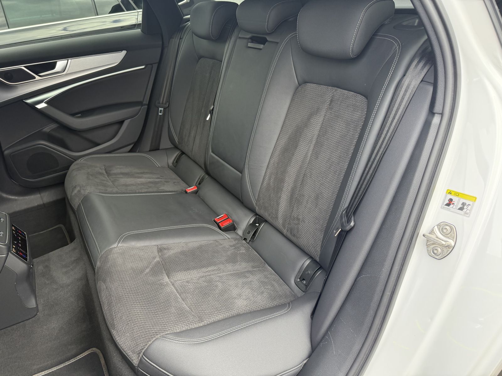 Fahrzeugabbildung Audi A6 Avant 55 TFSI e Qu S-Line NAV+LED+ACC+KAMERA