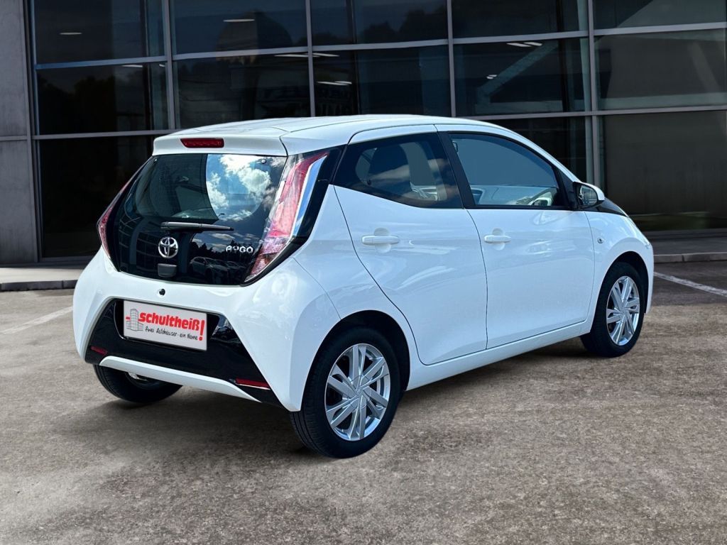 Fahrzeugabbildung Toyota Aygo x-play touch