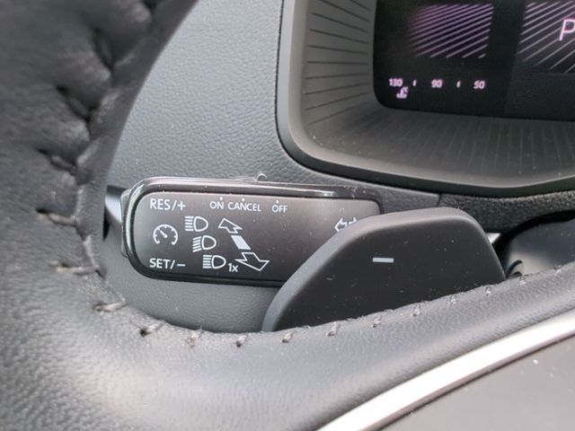 Fahrzeugabbildung SKODA Karoq 1.5 TSI DSG Selection AHK-VORB. RFK MFL SH
