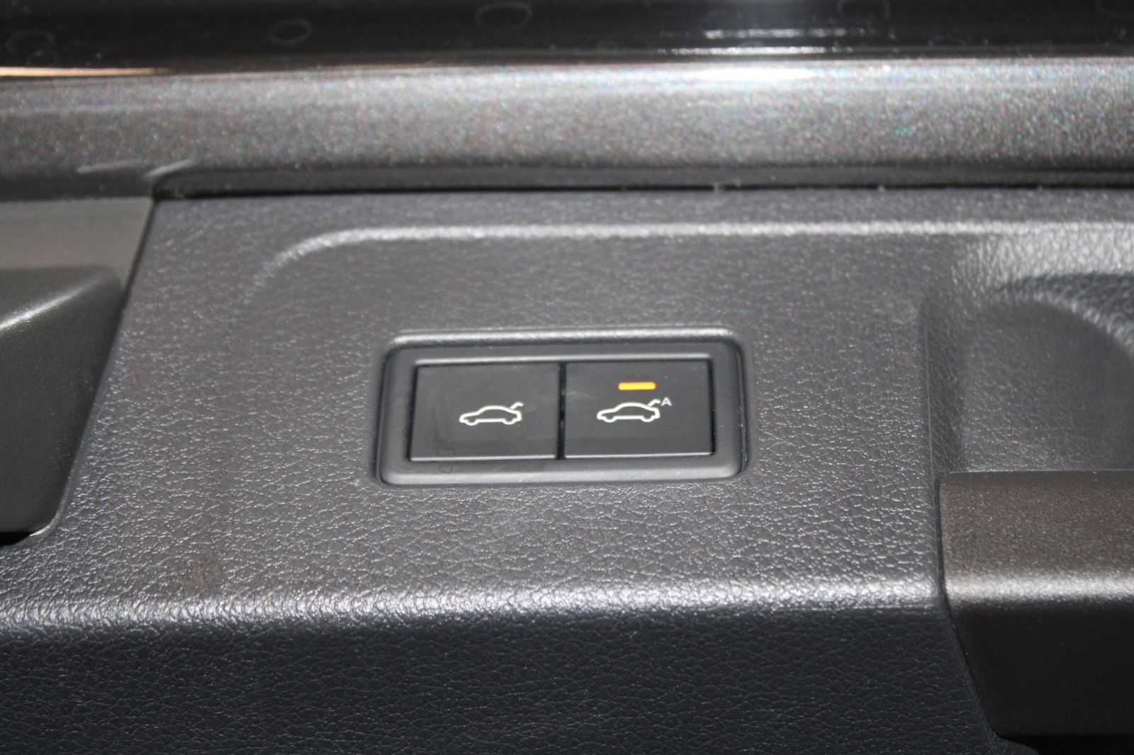 Fahrzeugabbildung Volkswagen Passat 2.0 TDI DSG Elegance LED CAM ACC NAVI uvm
