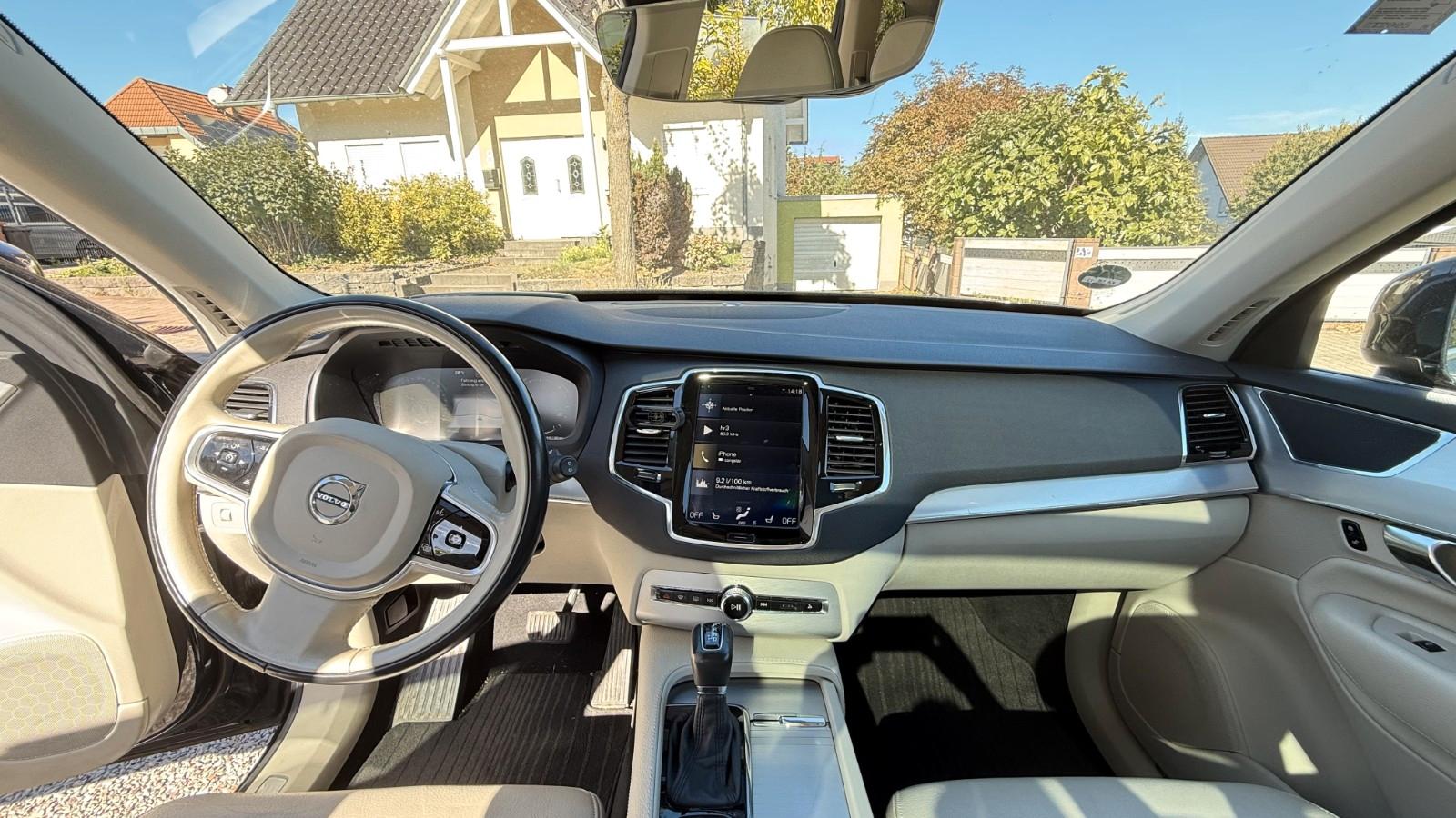 Volvo XC90 D5 AWD Momentum / Luftfederung, AHK, MwSt