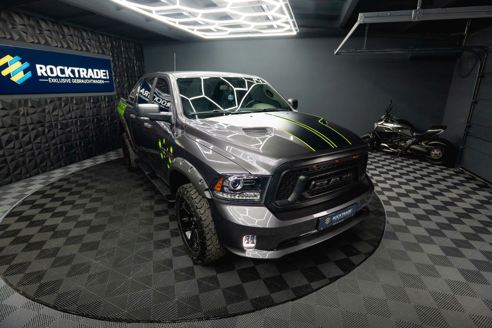 Fahrzeugabbildung Dodge RAM 5.7 V8 HEMI 4x4 Sport OFFROAD Night WARLOCK