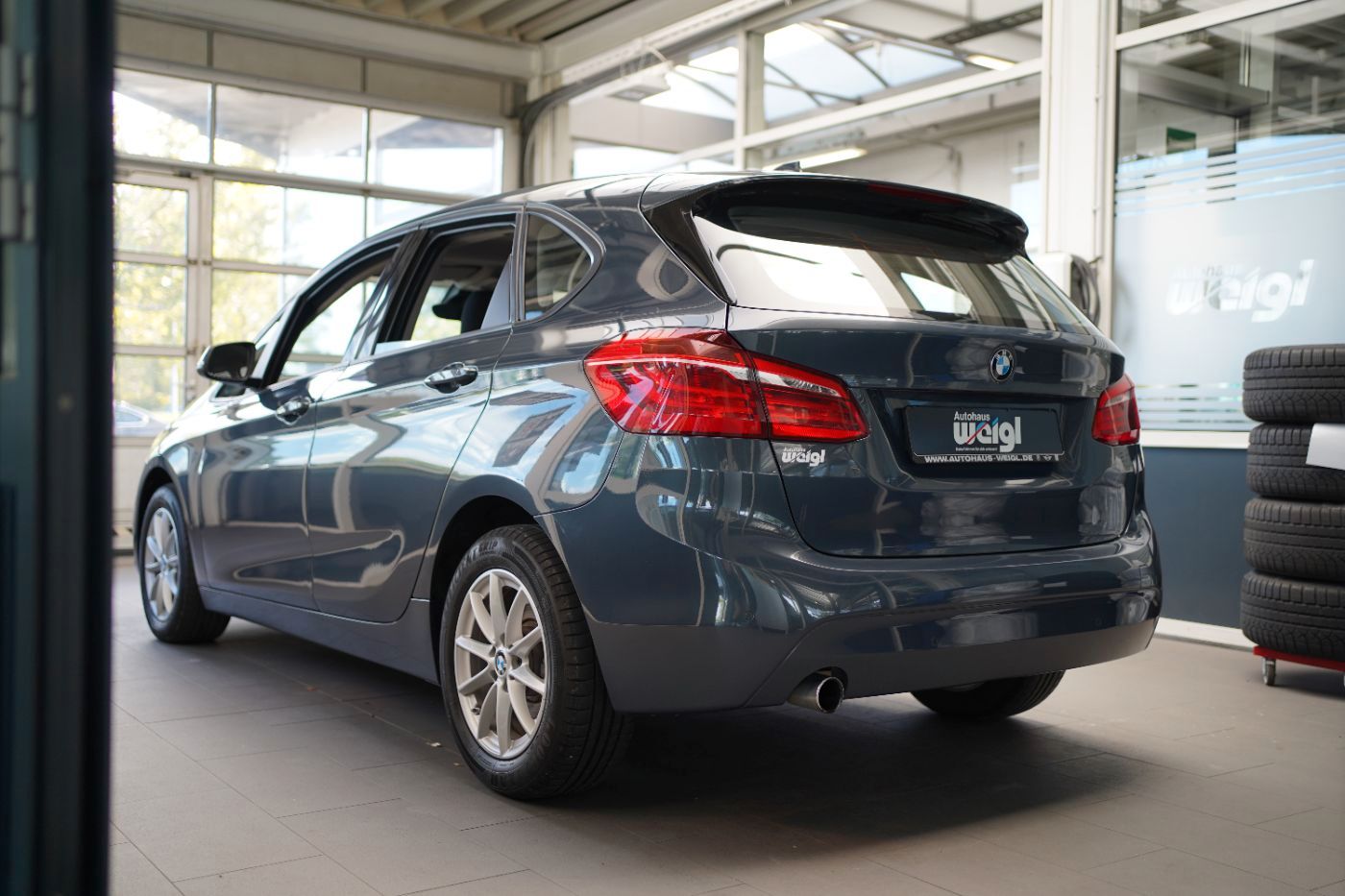 Fahrzeugabbildung BMW 218i Active Tourer Advantage KlimaA+LED+Navi+PDC