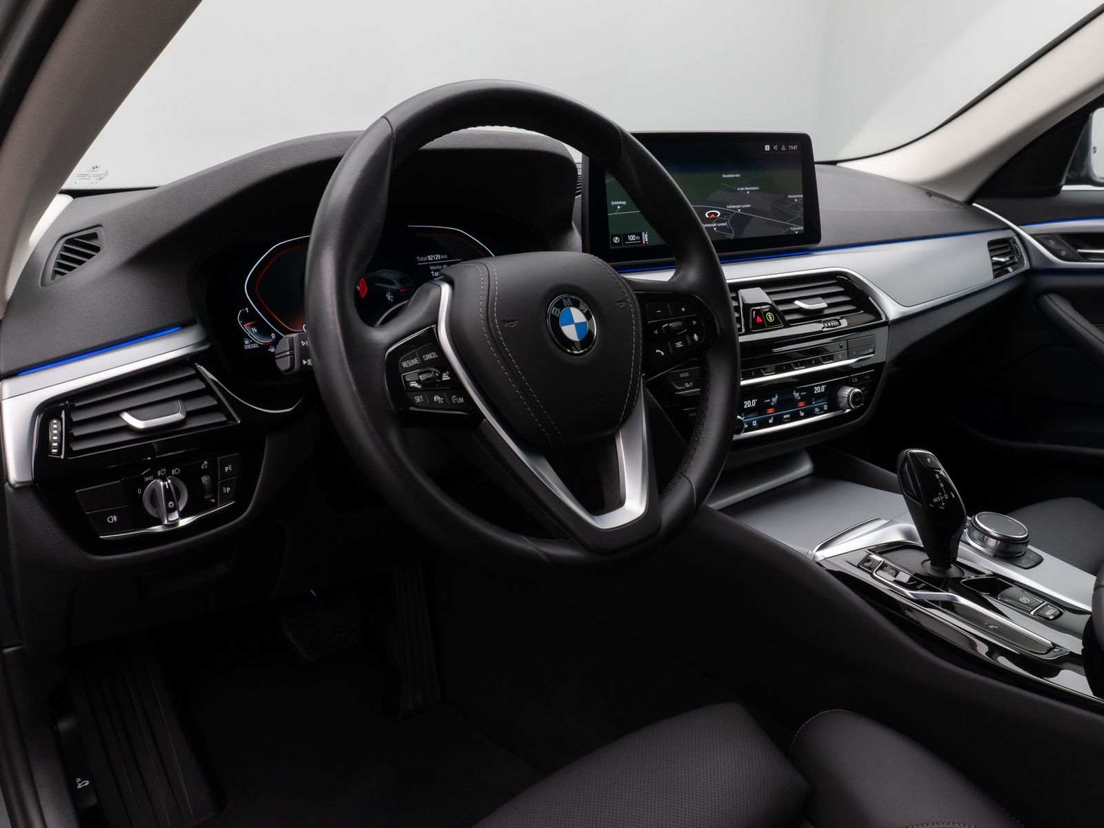 Fahrzeugabbildung BMW 520d xD Kamera HUD DAB 4xKlima Sport Leder Alarm