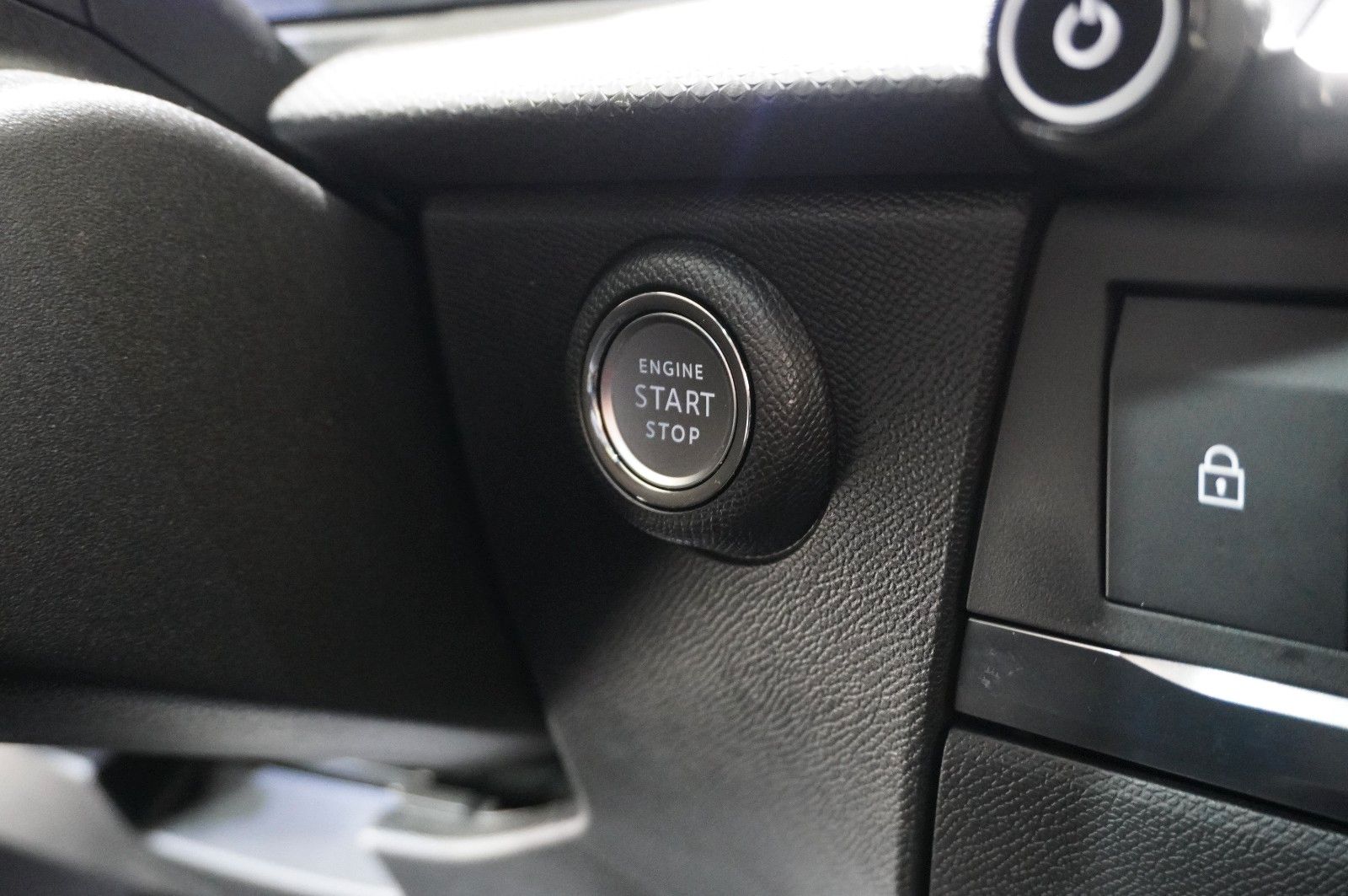 Fahrzeugabbildung Opel Astra L Lim. 1.2T GS LINE NAVI/LED/360°/SH/VIRT.