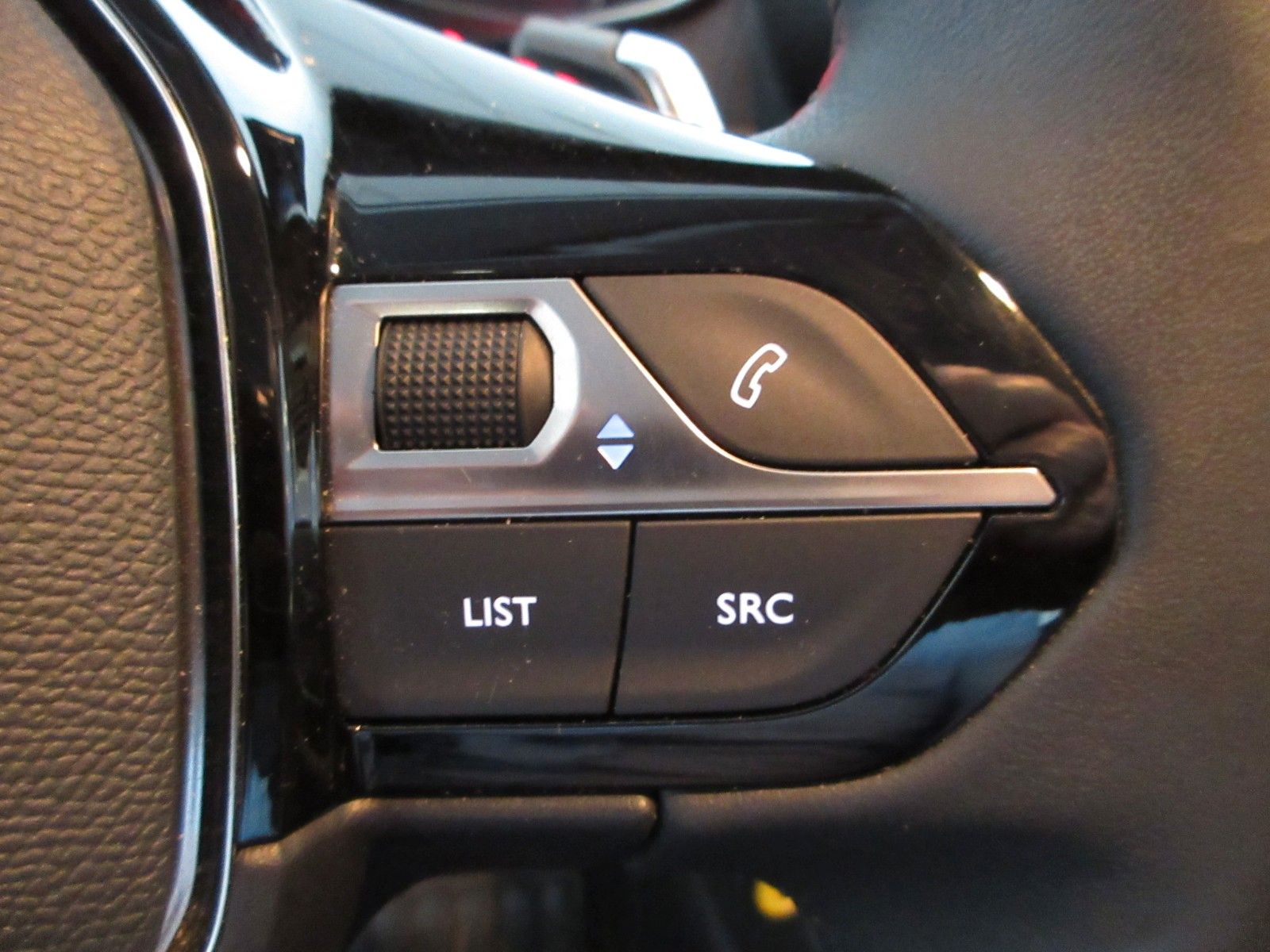 Fahrzeugabbildung Peugeot 208 Active Pack 1.2T LED/NAVI/SHZ/PDC/ALU