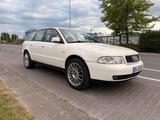 Audi A4 1.9 TDI AHK - Audi A4 aus 1999: Kombi