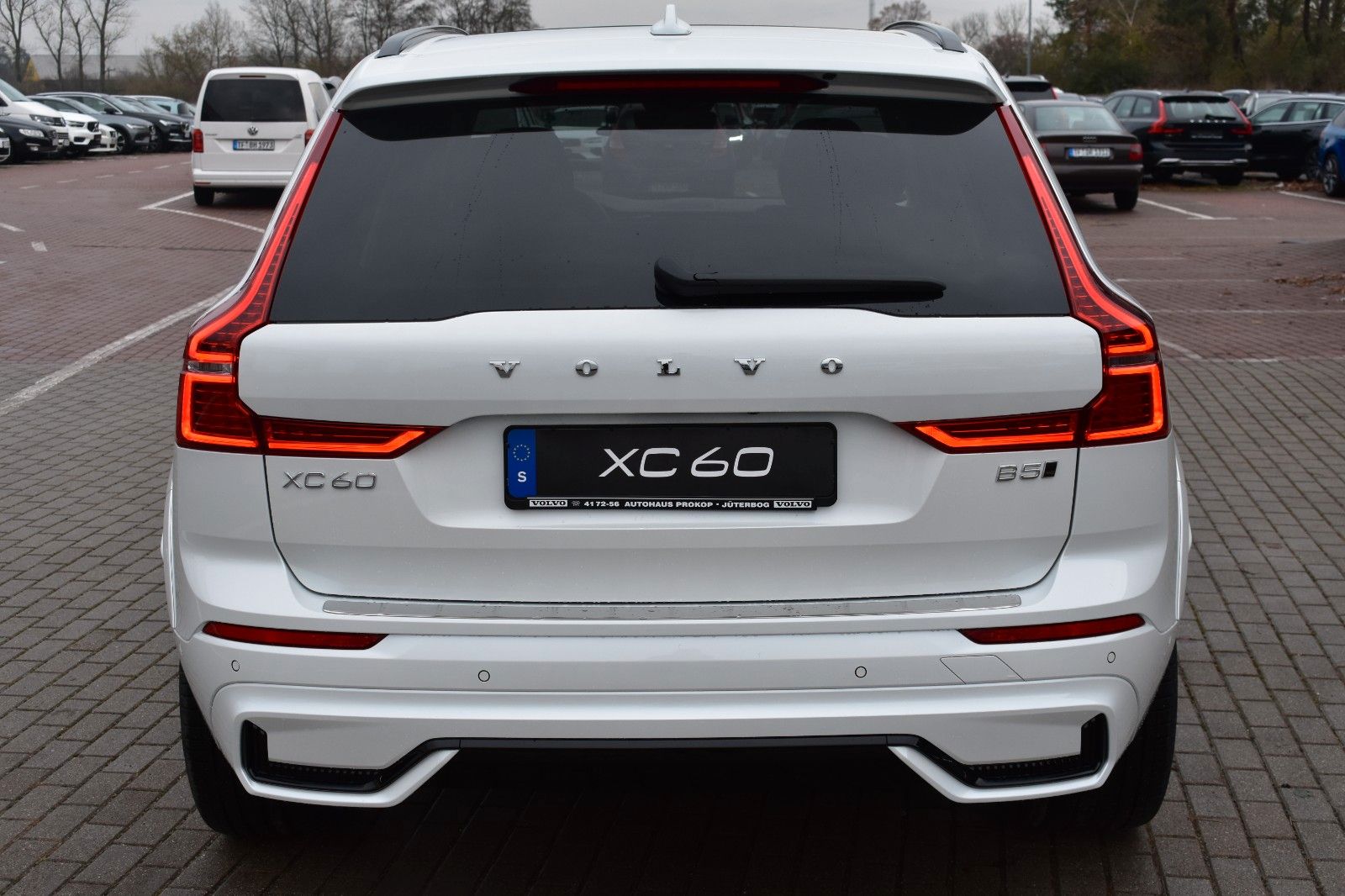 Fahrzeugabbildung Volvo XC60 B5 D AWD Autom R-Design*STDHZG*360°*ACC*AHK