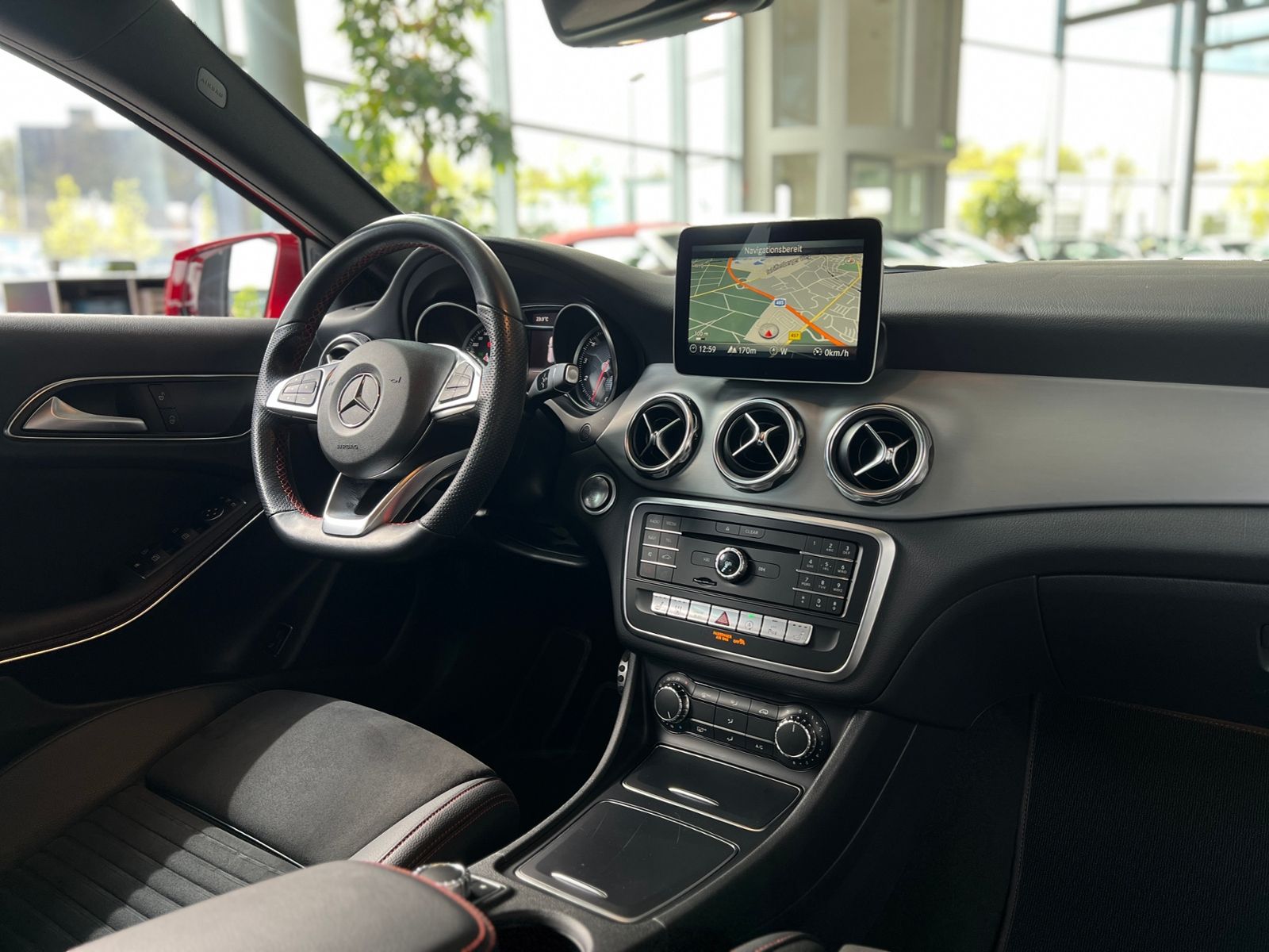 Fahrzeugabbildung Mercedes-Benz GLA 250 AMG Line STNDHZ 360° LED NAV SHZ 19"