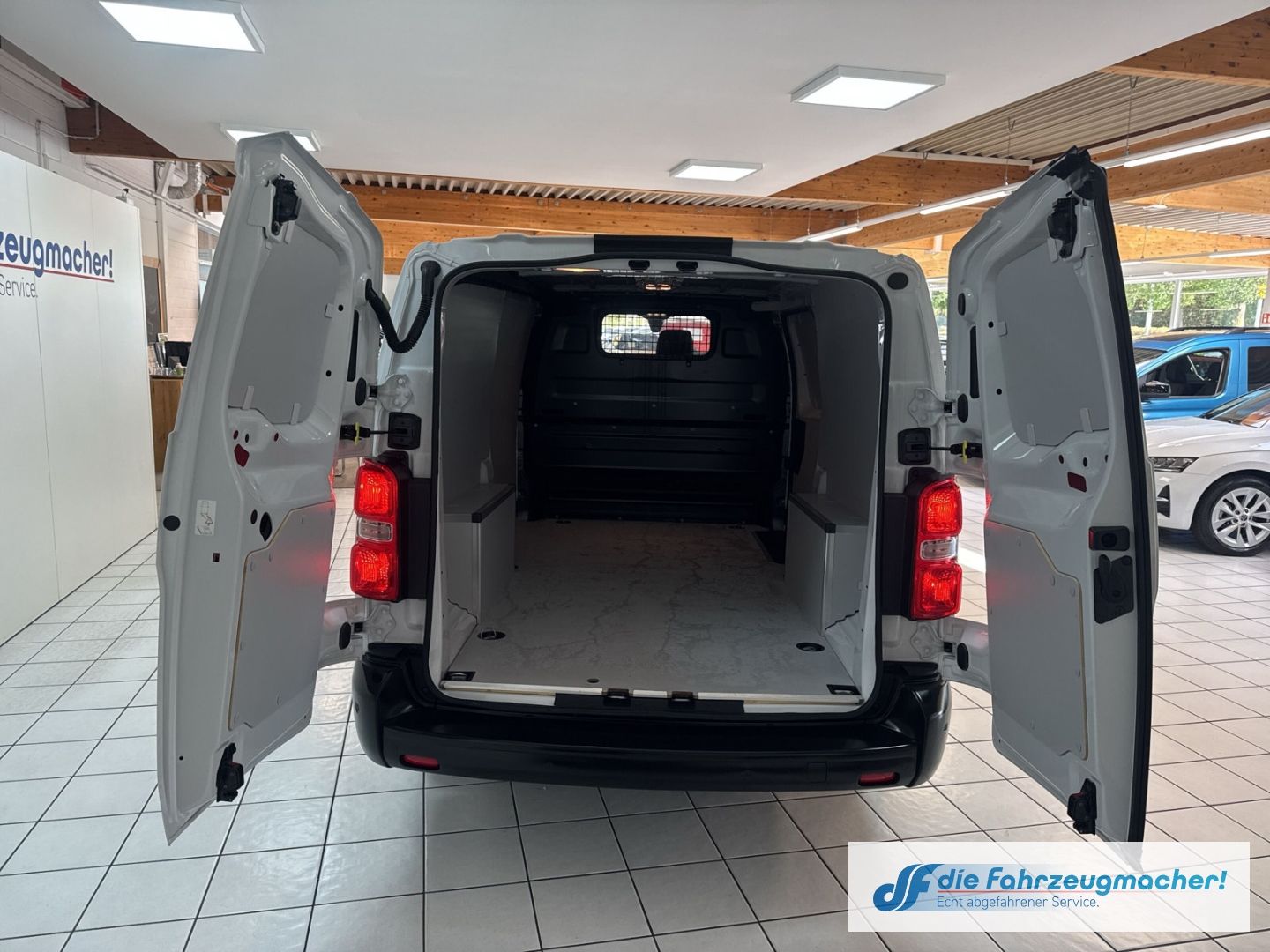 Fahrzeugabbildung Opel Vivaro Kasten -e Elegance L Navi Apple CarPlay A