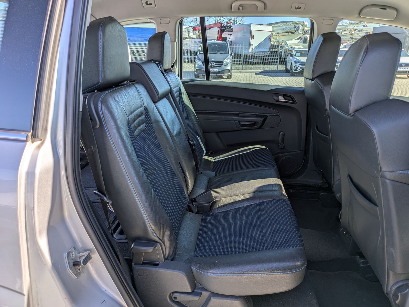 Fahrzeugabbildung Opel Zafira OPC 241PS 7-SITZER*TEMP*Recaro*PDC*IDS