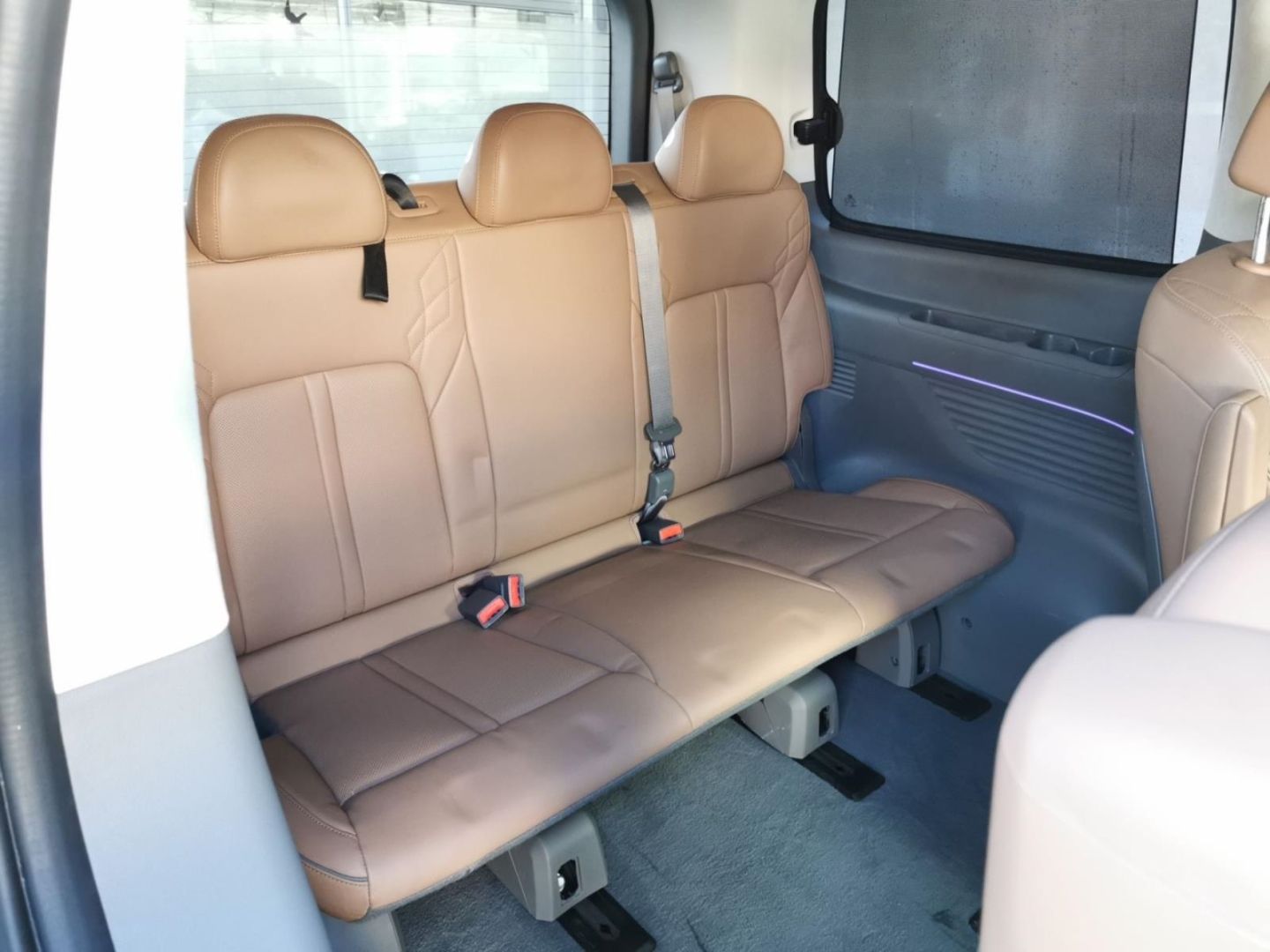 Fahrzeugabbildung Hyundai STARIA Signature 4WD 7-Sitzer PANO+AHK+GARANTIE