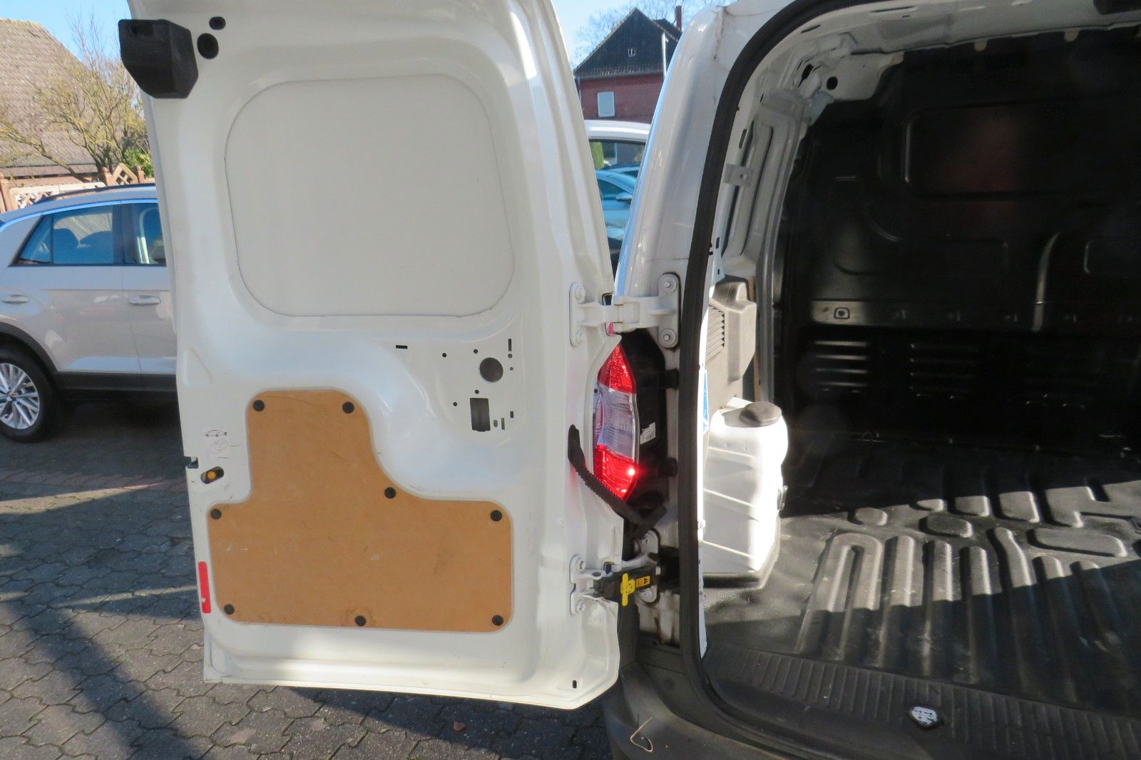 Fahrzeugabbildung Ford Transit Courier KASTEN KLIMA FLÜGEL 1.HD