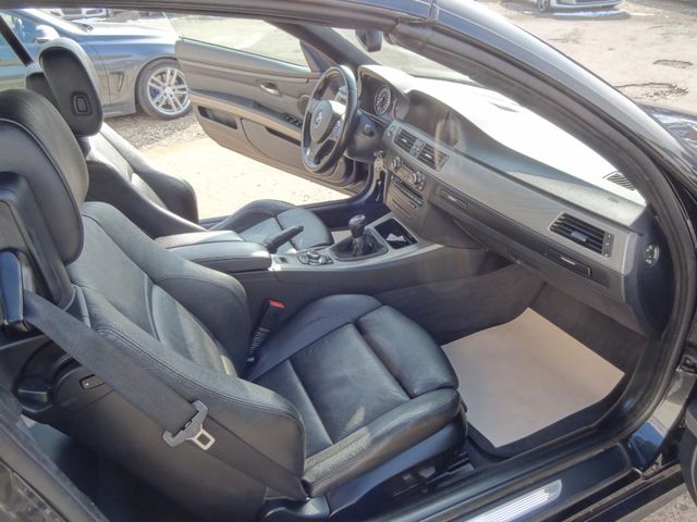 Fahrzeugabbildung BMW 325i/M-Paket/Xenon/Leder/2.Hd/Navi/19-Zoll/VollS