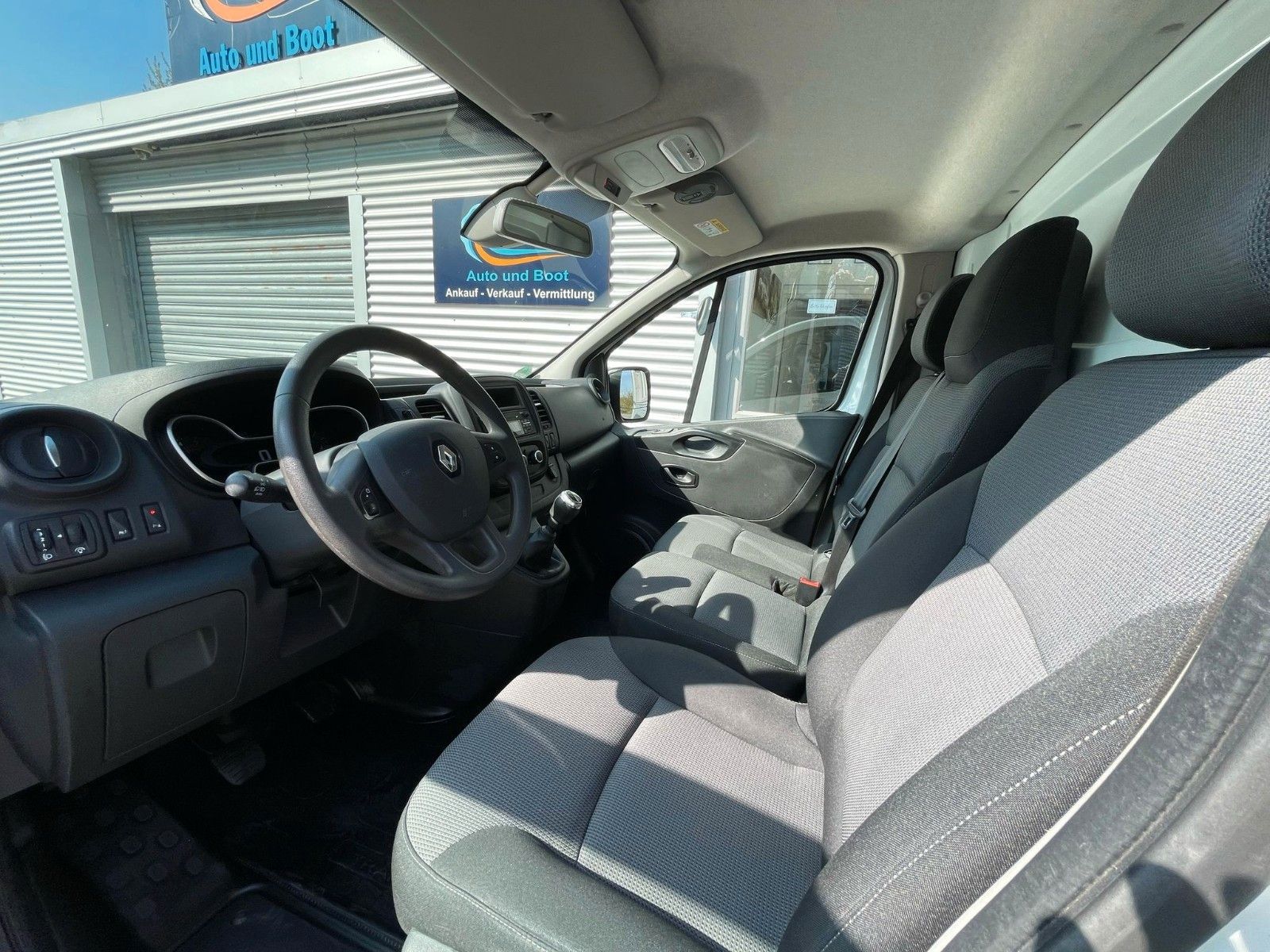 Fahrzeugabbildung Renault TRAFIC KASTEN  L2H1 3,0t KAMERA KLIMA  1.Hd EU6d