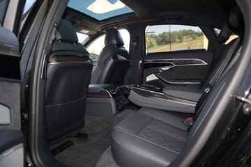 صورة مصغرة 37 لـ 2026 AUDI S8