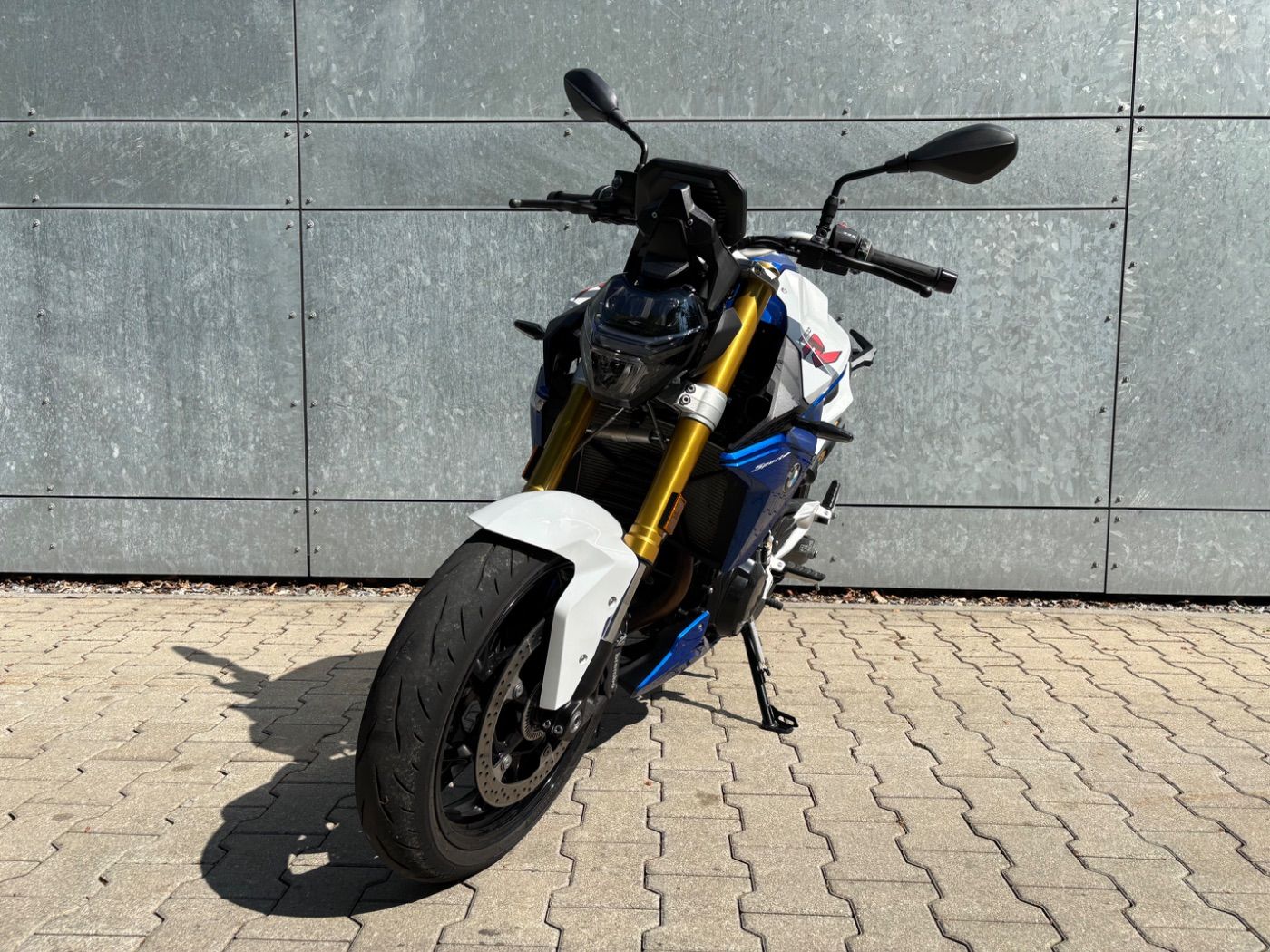 Fahrzeugabbildung BMW F 900 R A2 Style Sport 3 Pakete