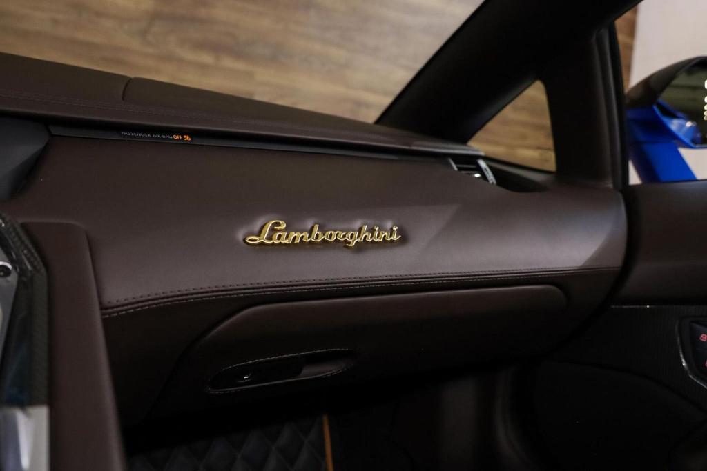 Lamborghini Aventador