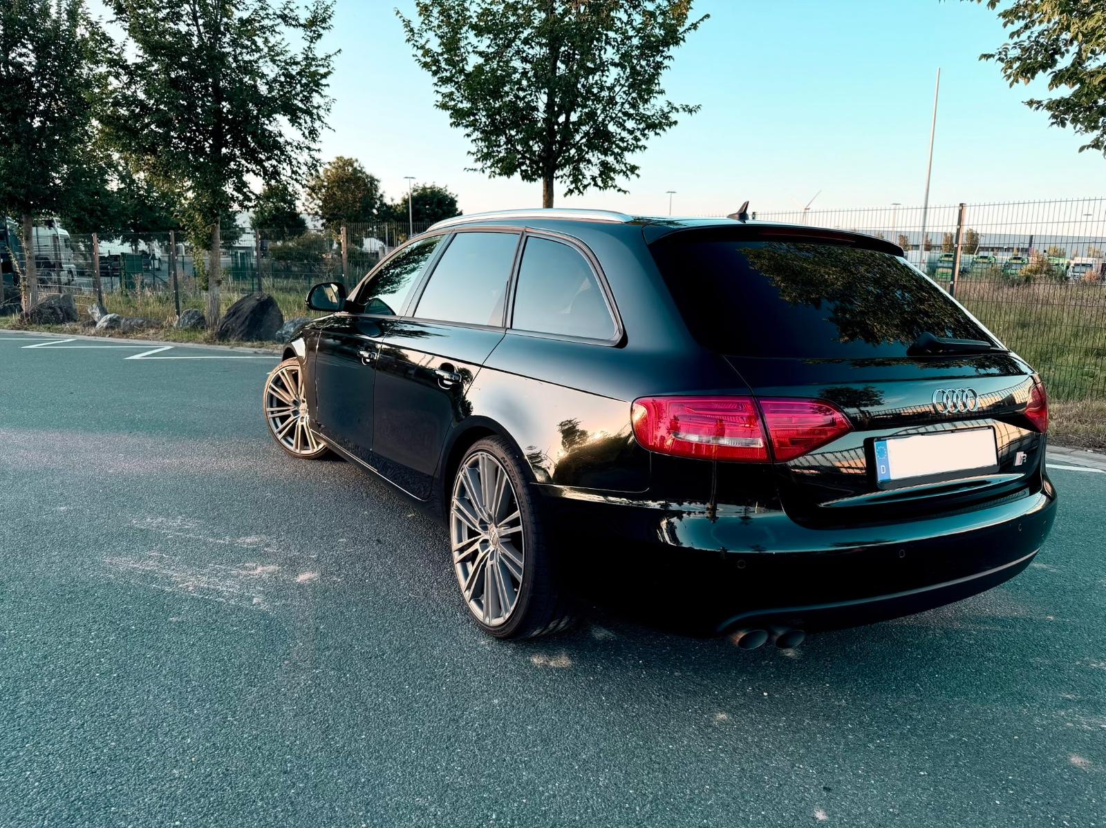 Audi A4 2009 — rear view