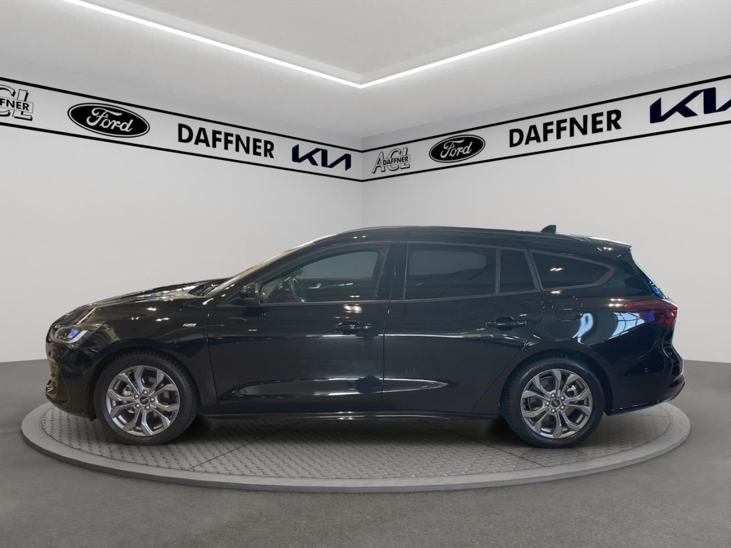 Fahrzeugabbildung Ford Focus Turnier ST-Line X AHK, WINTERPAKET