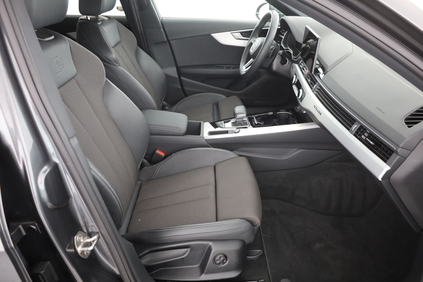 Audi A4 Avant 40 TDI S-Line quattro Aut. LED ACC Navi foto 24