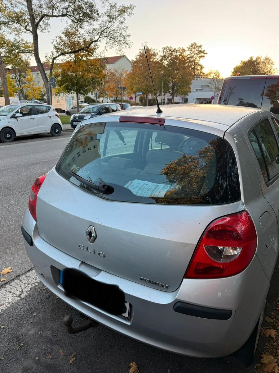Renault Clio 2006 — салон