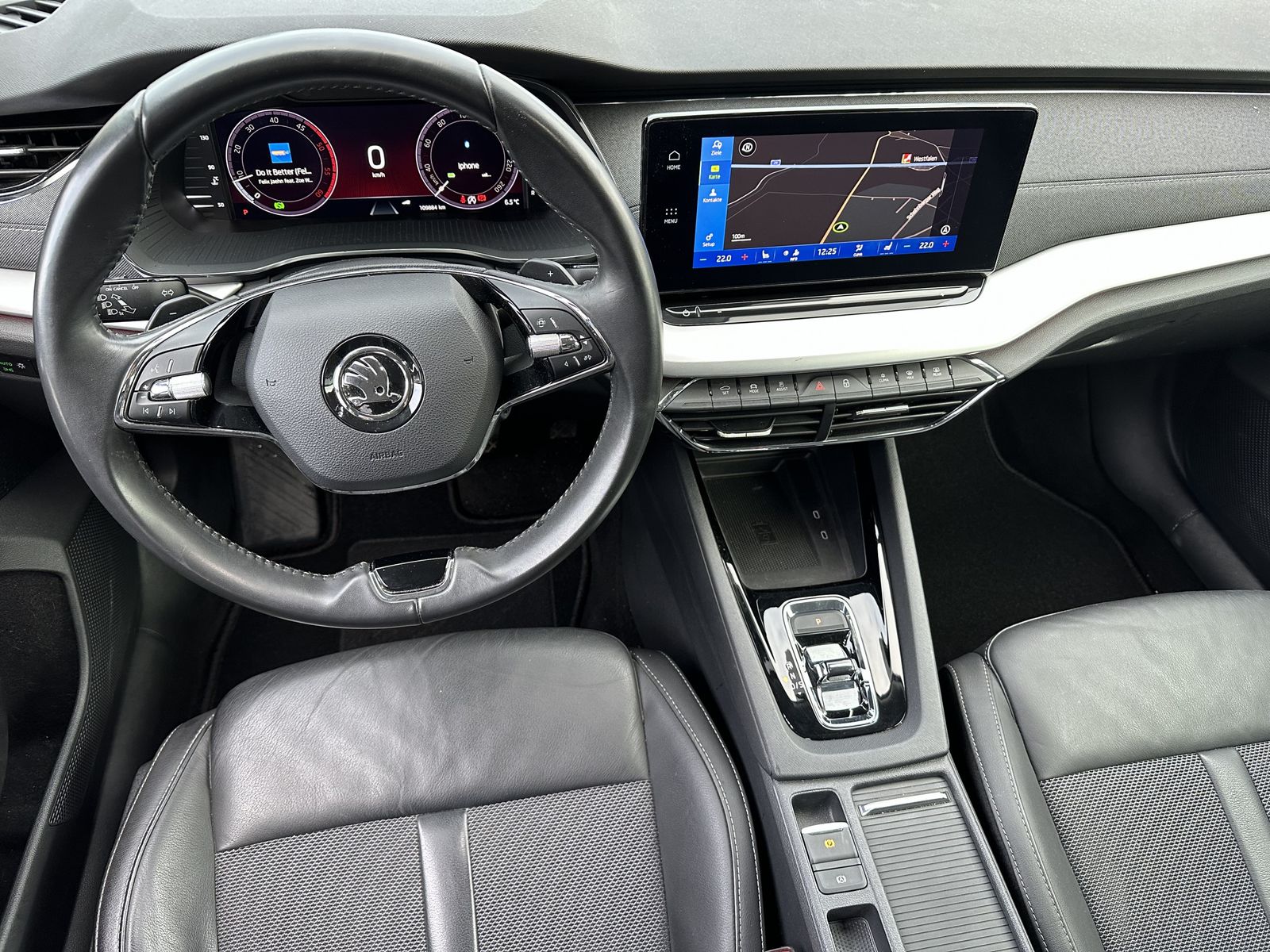 Fahrzeugabbildung SKODA Octavia First Edition NAV+LED+AHK+V-COCKPIT+17ZO