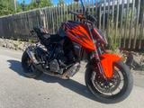 KTM 1290 Super Duke R mit SC Project - KTM MOTORRAD
