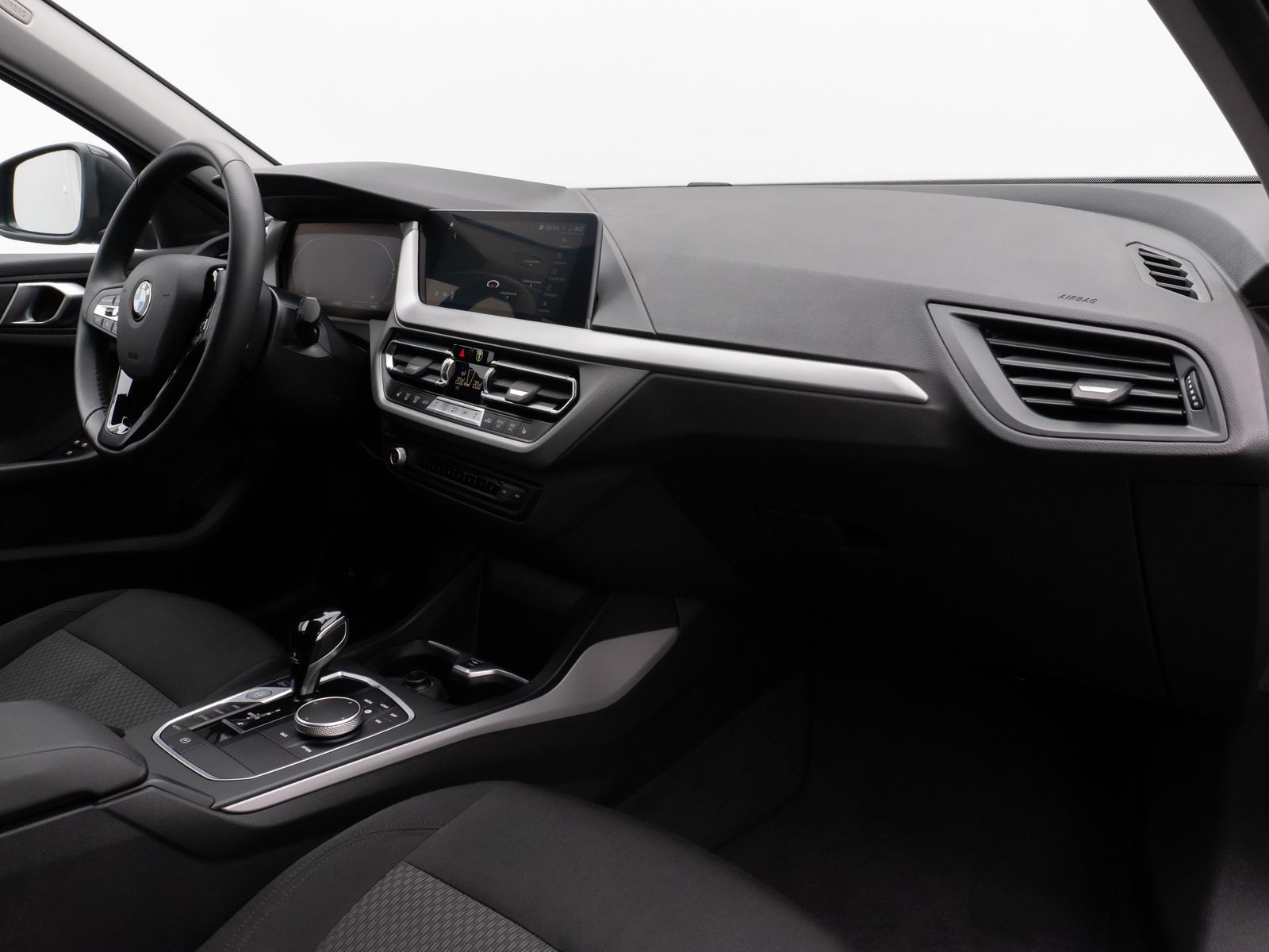 Fahrzeugabbildung BMW 118i DAB CockPitPro Geschwindigkeitsreg PDC LED