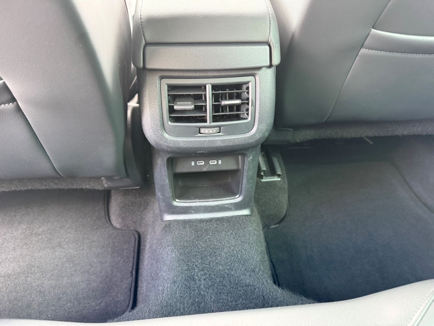 Fahrzeugabbildung SEAT Ateca 1,5 TSI FR LED AHK Navi RFK GJR TWA VZE Te