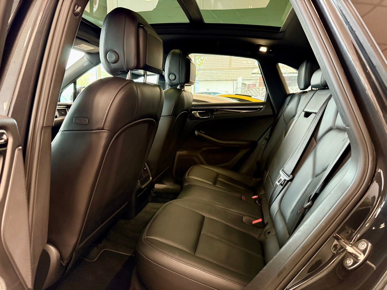 Fahrzeugabbildung Porsche Macan S Panorama/Kamera/DAB/20Zoll/APPROVED