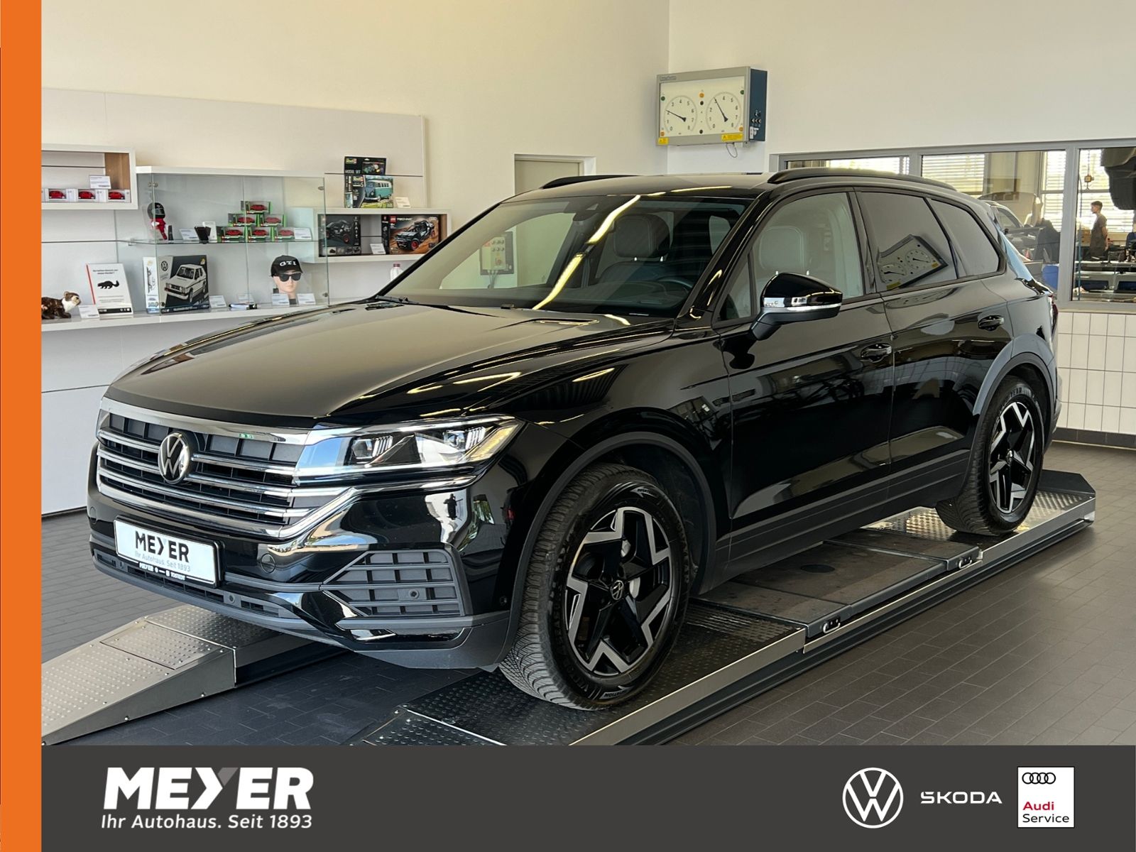Volkswagen Touareg - 1