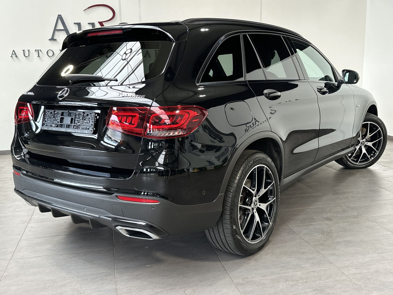 Fahrzeugabbildung Mercedes-Benz GLC 300e 4M AMG-Line NAV+LED+PANO+CARPLAY+20ZOLL