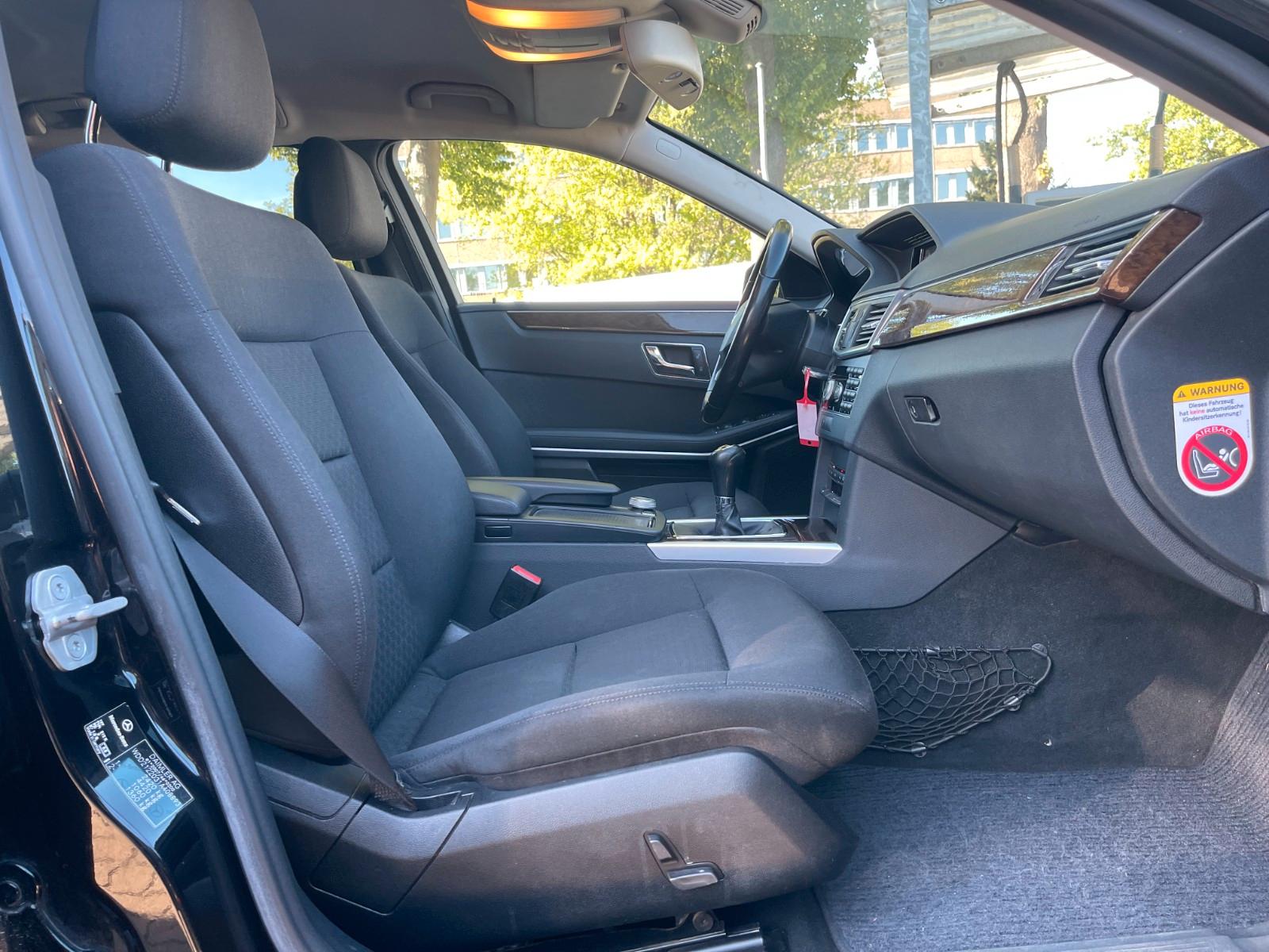 Mercedes-Benz E250 2011 — photo 17