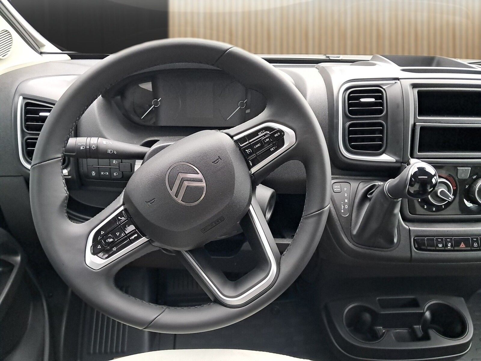 Fahrzeugabbildung Sunlight Adventure T 66S Automatik, Dörr Edition, TV