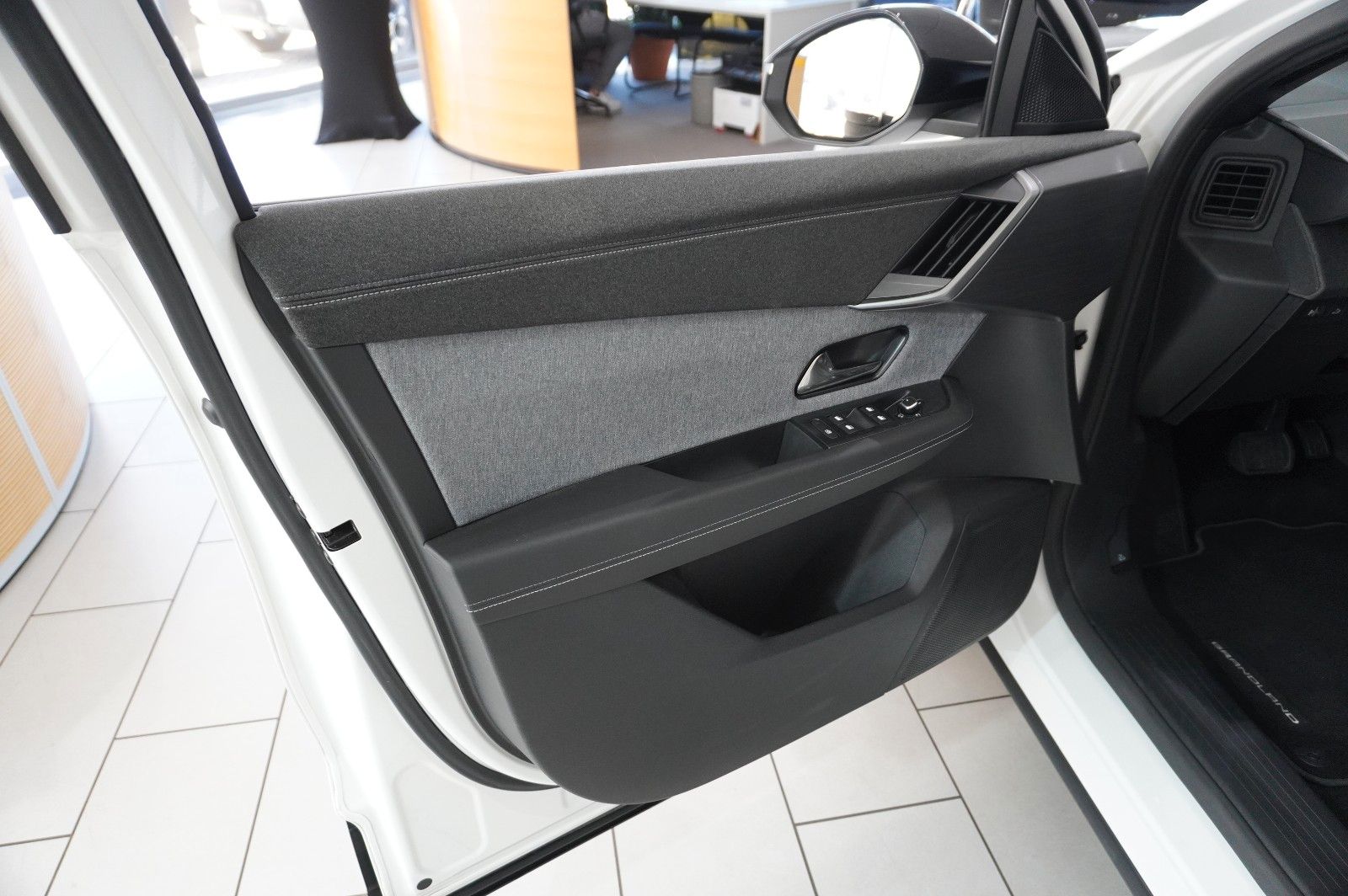 Fahrzeugabbildung Opel Grandland 1.2 48V HYBRID EDIT. NAVI/LED/KAMERA