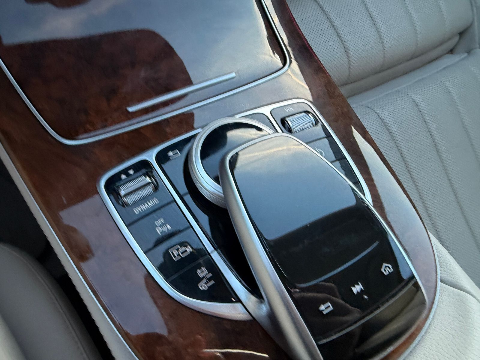 Fahrzeugabbildung Mercedes-Benz E 300 de/AMG/HEAD-UP/VIRTUAL/AMBIENTE/BURMESTER/