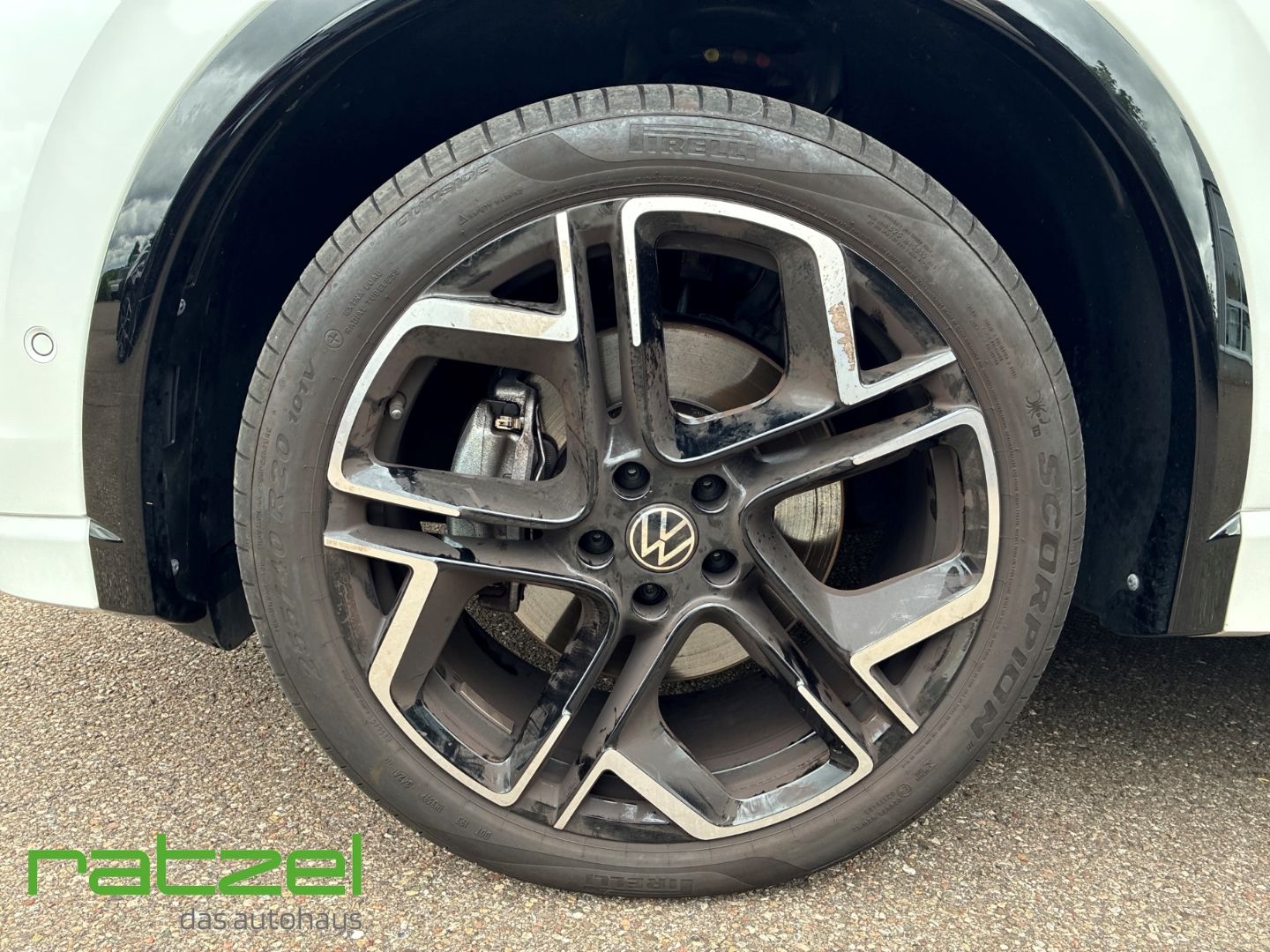 Fahrzeugabbildung Volkswagen Tiguan 4Motion 2.0 TDI R-Line DSG HUD AHK Kamera
