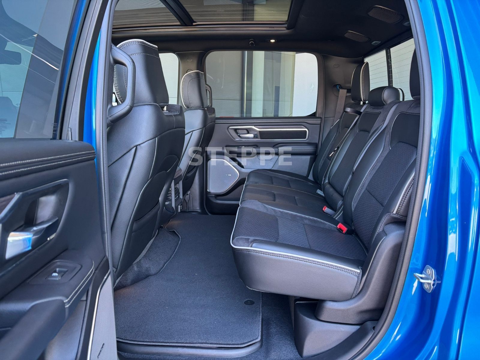 Dodge 2026 RAM 1500 5,7LV8 Night Safety Tech. AHK 22"