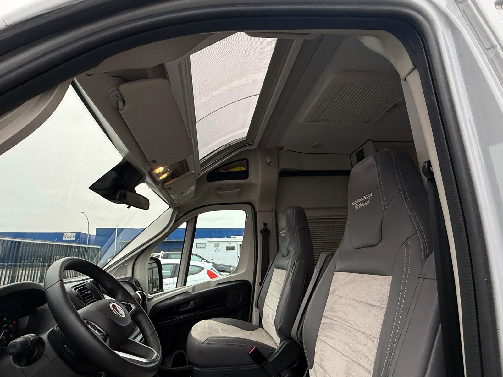 Fahrzeugabbildung Karmann Dexter DE 600 Automatik  160 PS